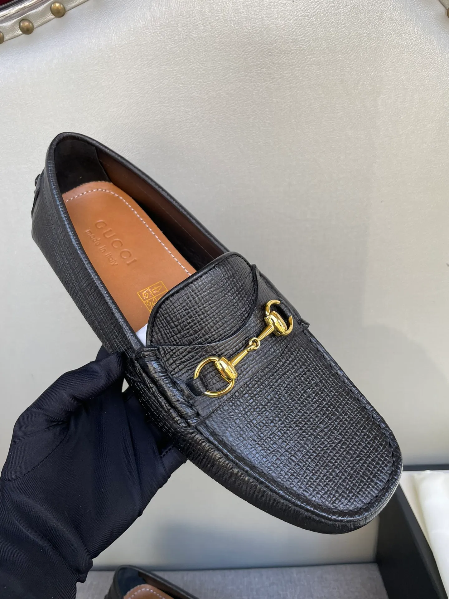 Batch 740💰[strong][strong][strong] Original order quality, new counter styles synchronized, Gucci counter new styles, handmade men's driving shoes, bean shoes, slip-on shoes, lazy shoes, exquisite hand-stitching, workmanship details comparable to the counters, Italian imported cowhide, water-dyed cowhide lining, tree paste leather feet, sweat-absorbent and odor-proof, off-white, black 39-44, large quantity in stock (38, 45 custom-made)
